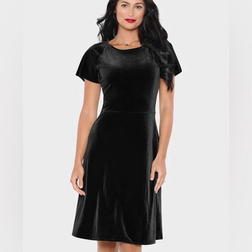 BNWT ladies M velvet dress - matches girls black velvet